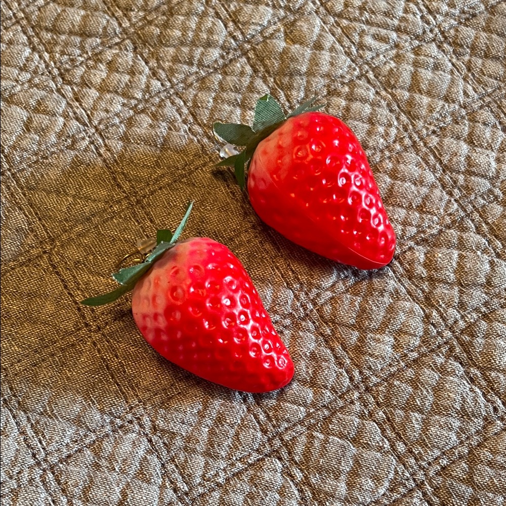 Vintage Strawberry Shaped Earrings super lightweight